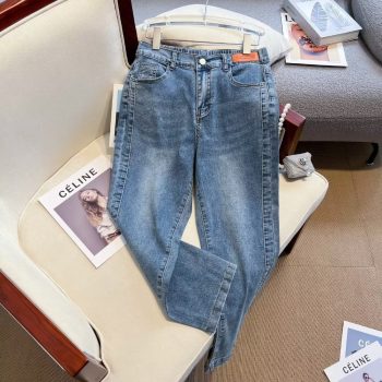 Women's Korean Style Casual Jeans with 70%-80% Cotton Blend, Elastic Waistband and Slim Fit Design